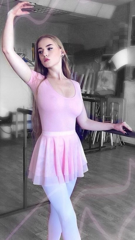 Oksana Neveselaya photo 66