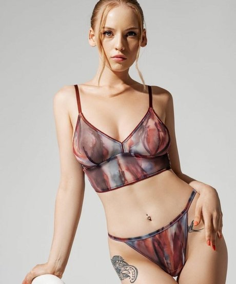 Oksana Neveselaya photo 73