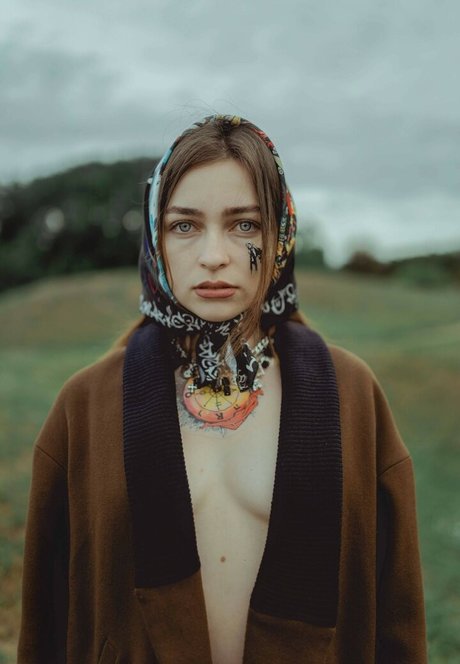 Olia Malyuchenko photo 9