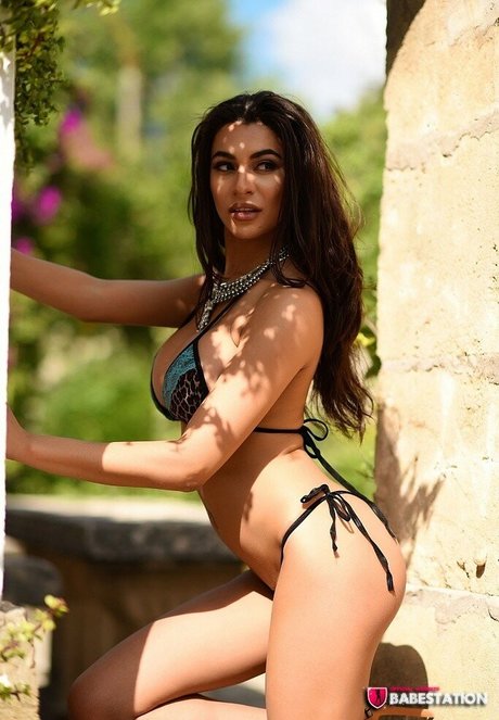 Olivia Berzinc photo 384