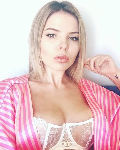 Olivia Frazer photo 56
