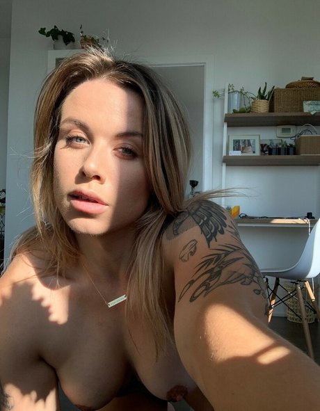 Olivia Hale photo 31