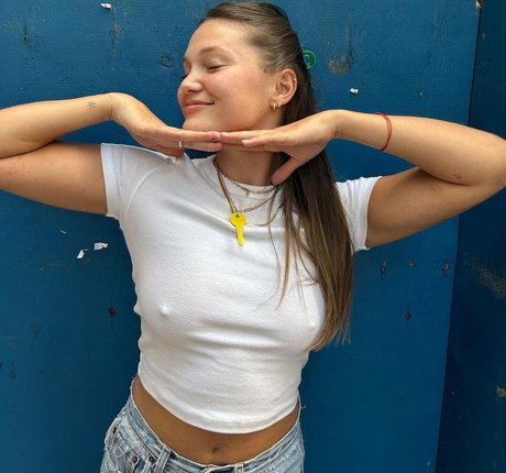 Olivia Holt photo 6