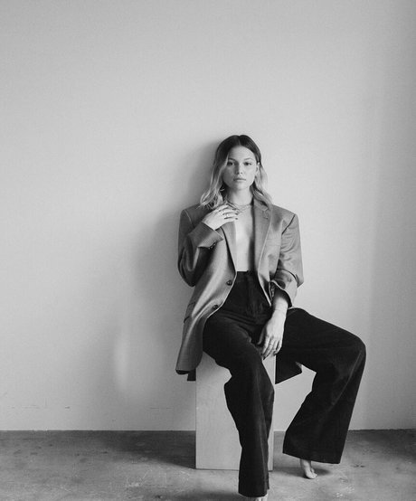 Olivia Holt photo 9
