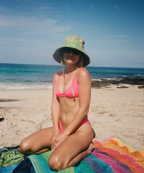 Olivia Holt photo 20