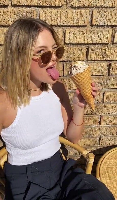 Olivia Holt photo 39