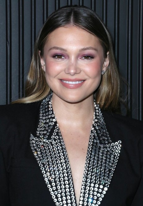 Olivia Holt photo 56