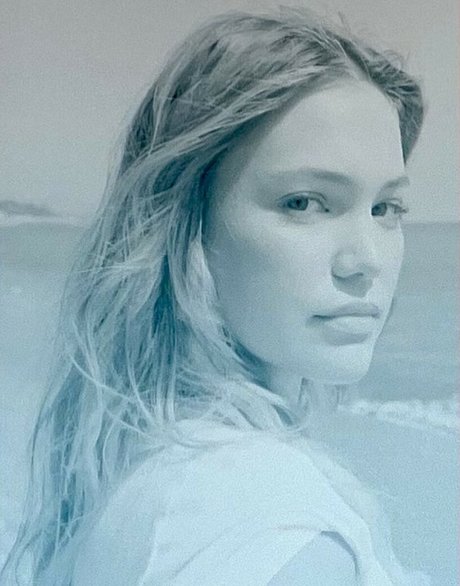 Olivia Holt photo 70