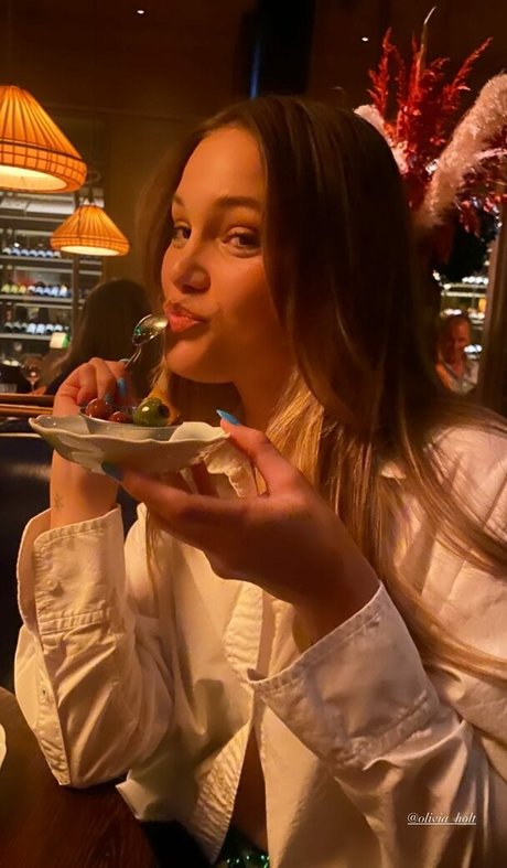 Olivia Holt photo 78