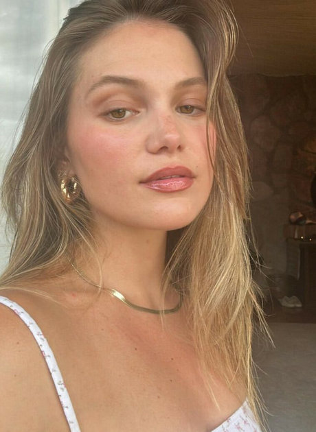 Olivia Holt photo 80