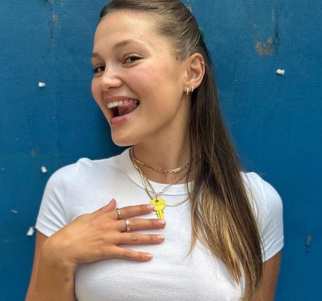 Olivia Holt photo 99