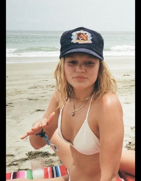 Olivia Holt photo 153
