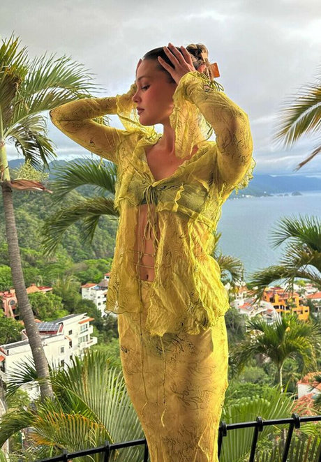 Olivia Holt photo 160