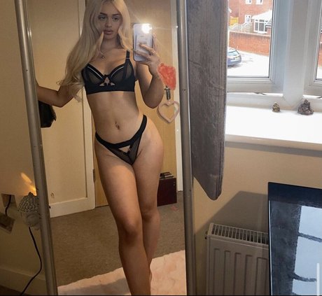 Olivia Lee photo 16