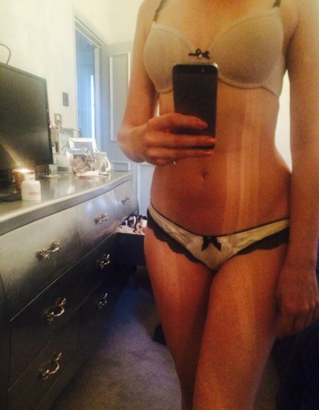 Olivia Lee photo 20