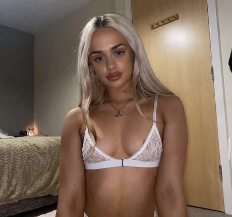 Olivia Lee photo 25