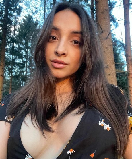 Olivia Linz photo 40