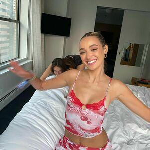 Olivia OBrien photo 23