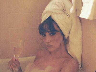 Olivia OBrien photo 264