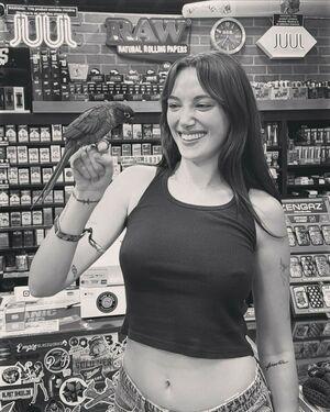 Olivia OBrien photo 560