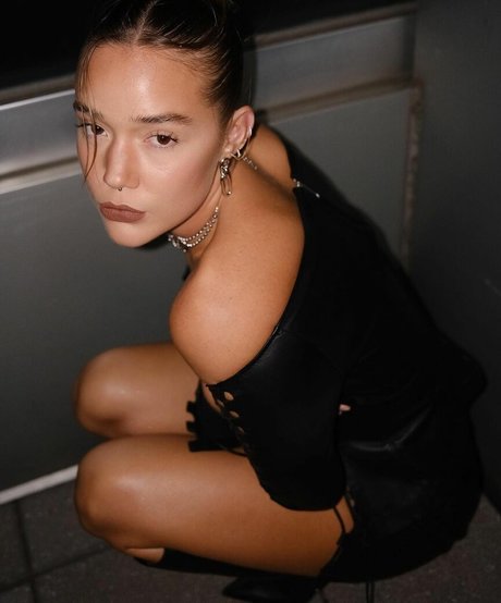 Olivia Ponton photo 380