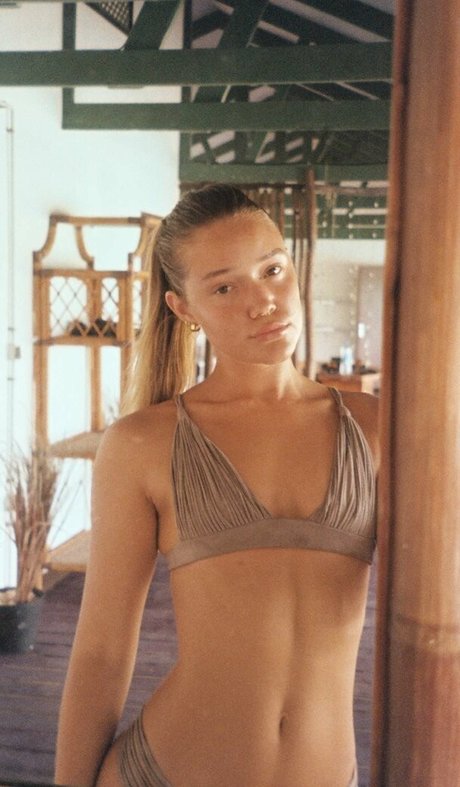 Olivia Ponton photo 787