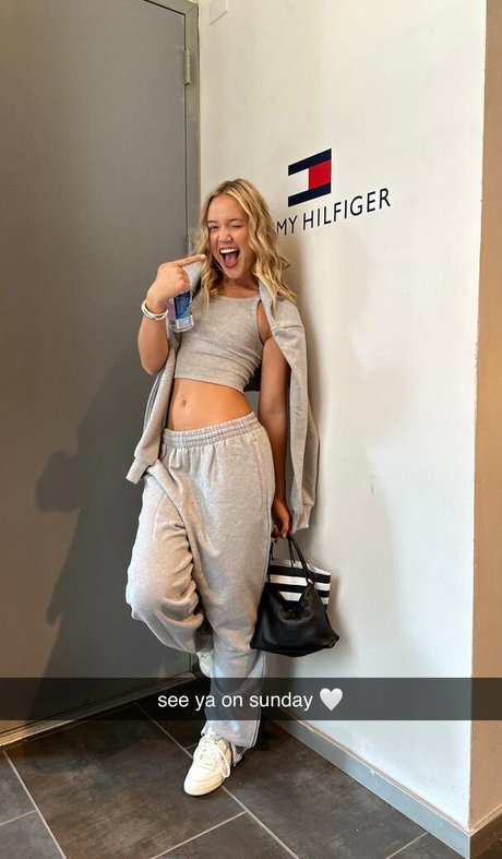 Olivia Ponton photo 945