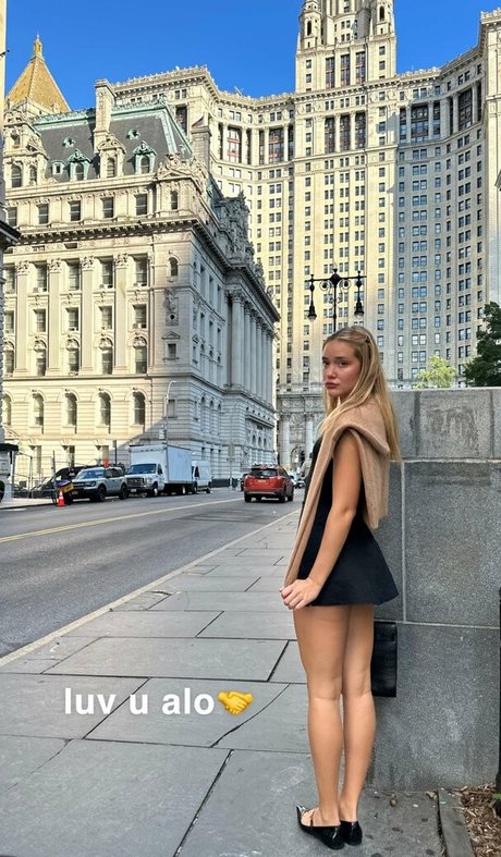 Olivia Ponton photo 982