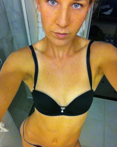 Olivia Rogowska photo 3
