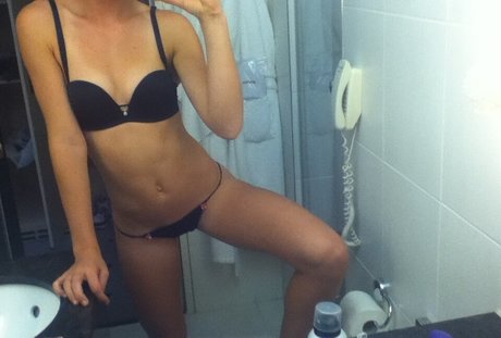 Olivia Rogowska photo 4