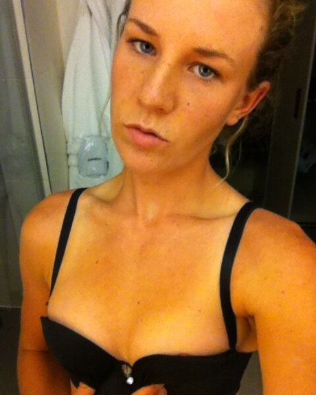 Olivia Rogowska photo 6