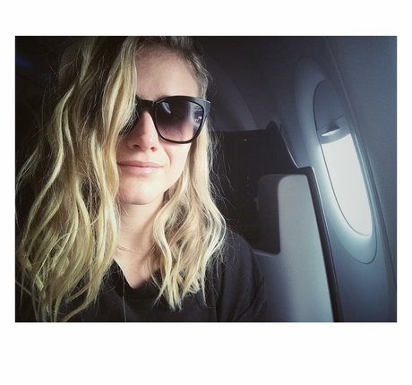 Olivia Taylor Dudley photo 17