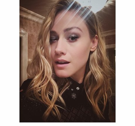 Olivia Taylor Dudley photo 18