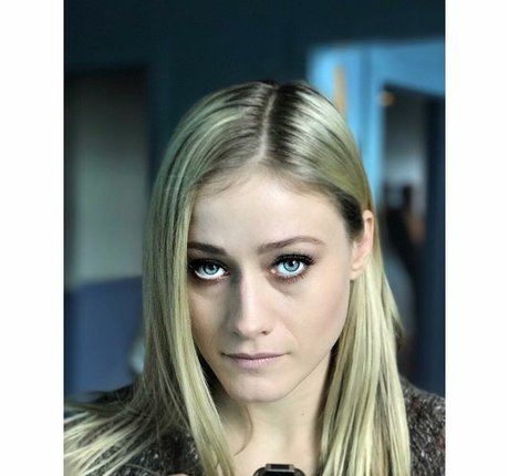 Olivia Taylor Dudley photo 21