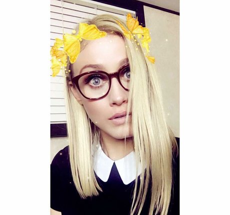 Olivia Taylor Dudley photo 23