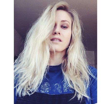 Olivia Taylor Dudley photo 28