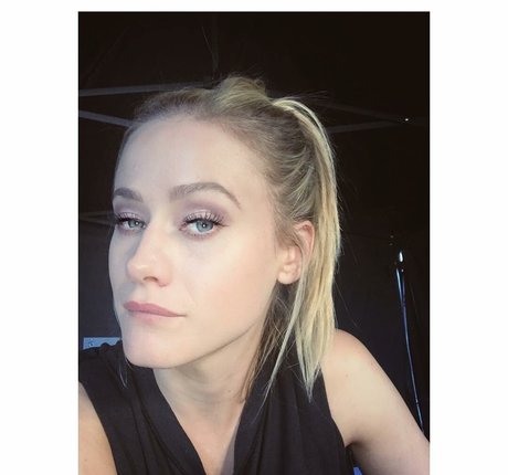 Olivia Taylor Dudley photo 36