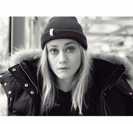 Olivia Taylor Dudley photo 38