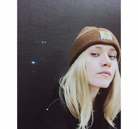 Olivia Taylor Dudley photo 39