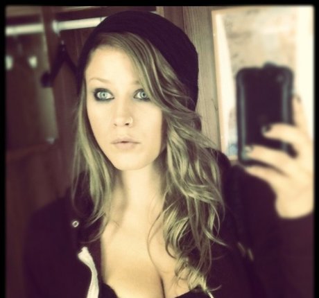 Olivia Taylor Dudley photo 44