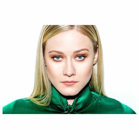 Olivia Taylor Dudley photo 45