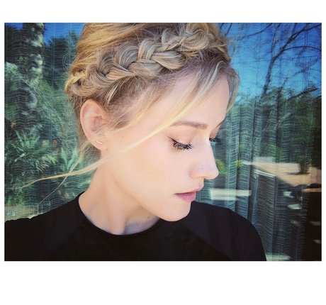 Olivia Taylor Dudley photo 48