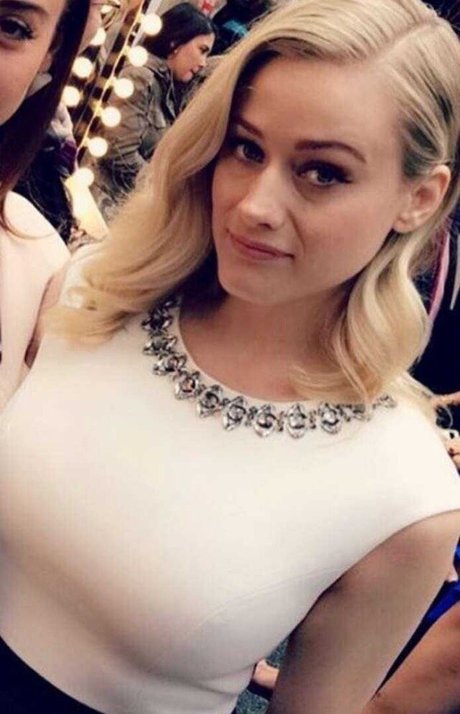 Olivia Taylor Dudley photo 62