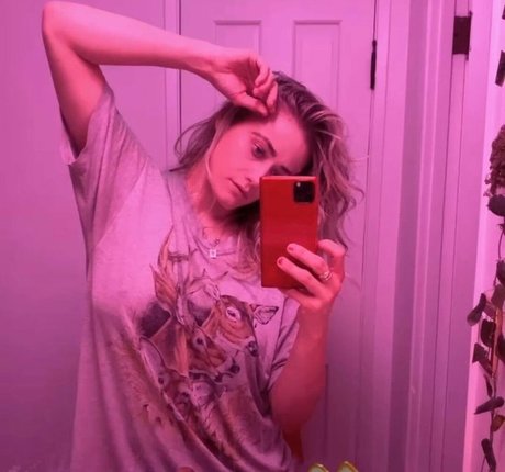 Olivia Taylor Dudley photo 76