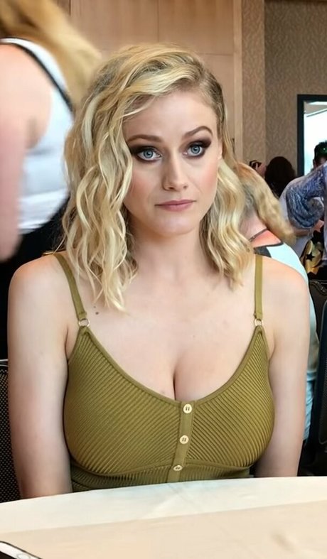 Olivia Taylor Dudley photo 84
