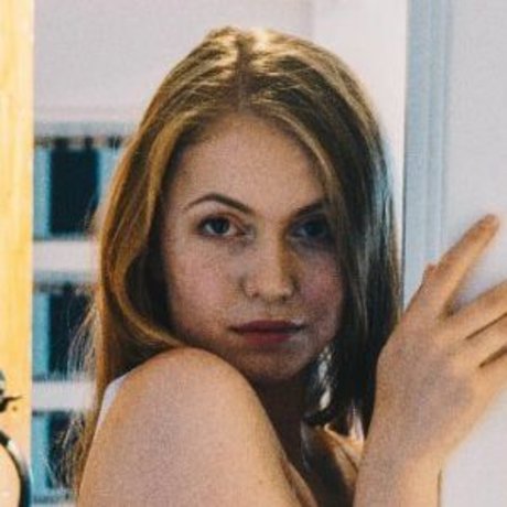 Olivia Tucker photo 1