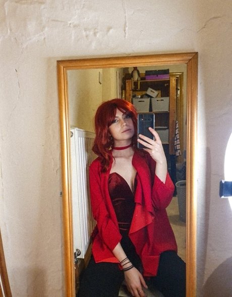 Olivia Tucker photo 8