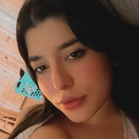 Oriana Alvarado photo 5