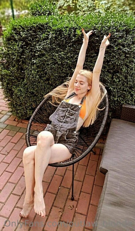 Outlaw_blonde photo 386