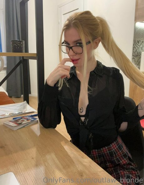Outlaw_blonde photo 454